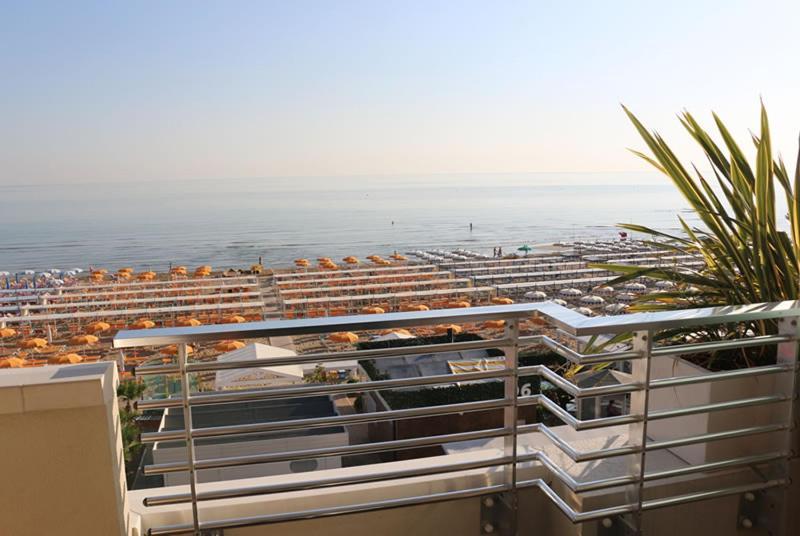 Hotel Record Riccione Exterior photo